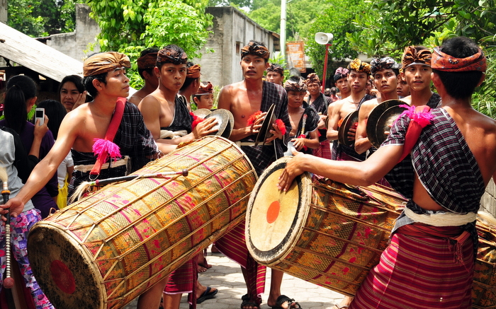 Sapa Tan Mawi Adat Ambayani Pasir Putih